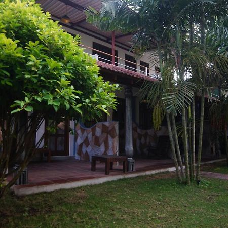 Turtle Bay Beach Resort Mirissa Exterior photo