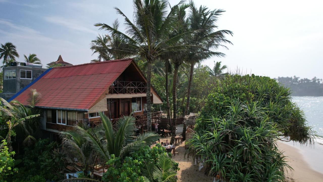 Turtle Bay Beach Resort Mirissa Exterior photo