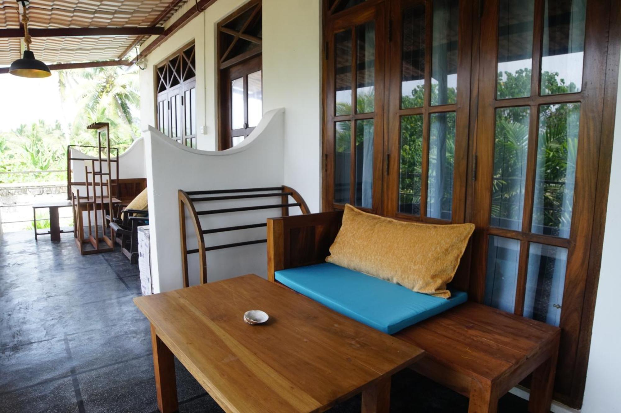 Turtle Bay Beach Resort Mirissa Exterior photo